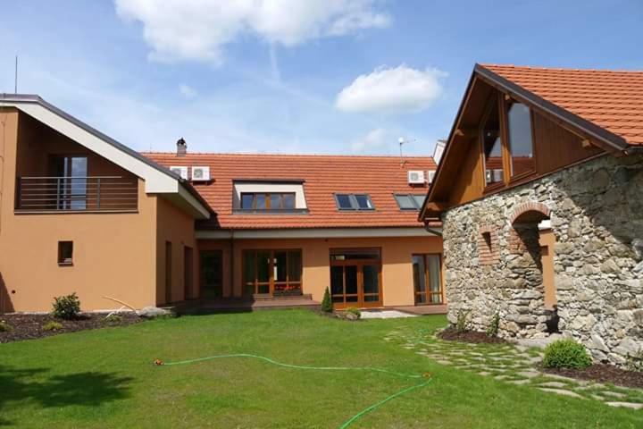 Hotel Domecek Milevsko Exterior foto